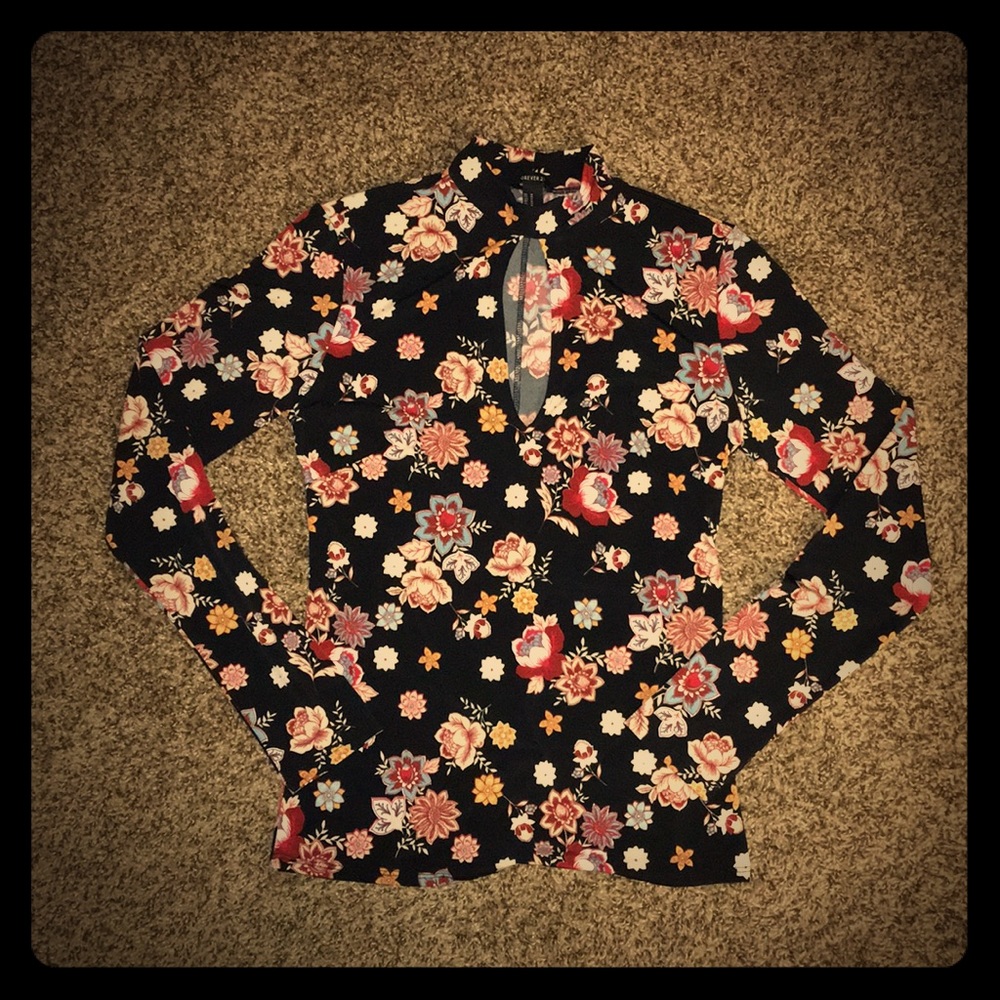 KEYHOLE BLOUSE